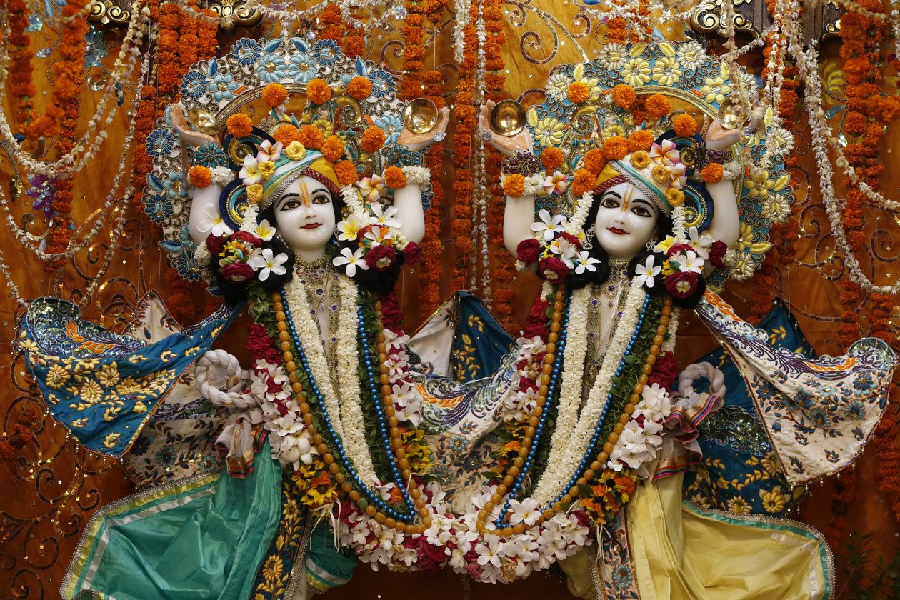 Gaura Nitai Murthis im Krishna-Balaram-Tempel, Vrindavan, Indien von Unbekannt