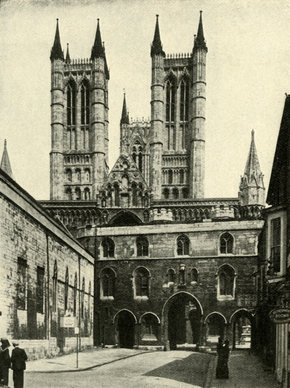 Lincoln Kathedrale und das Exchequer Gate, um 1948 von Unbekannt