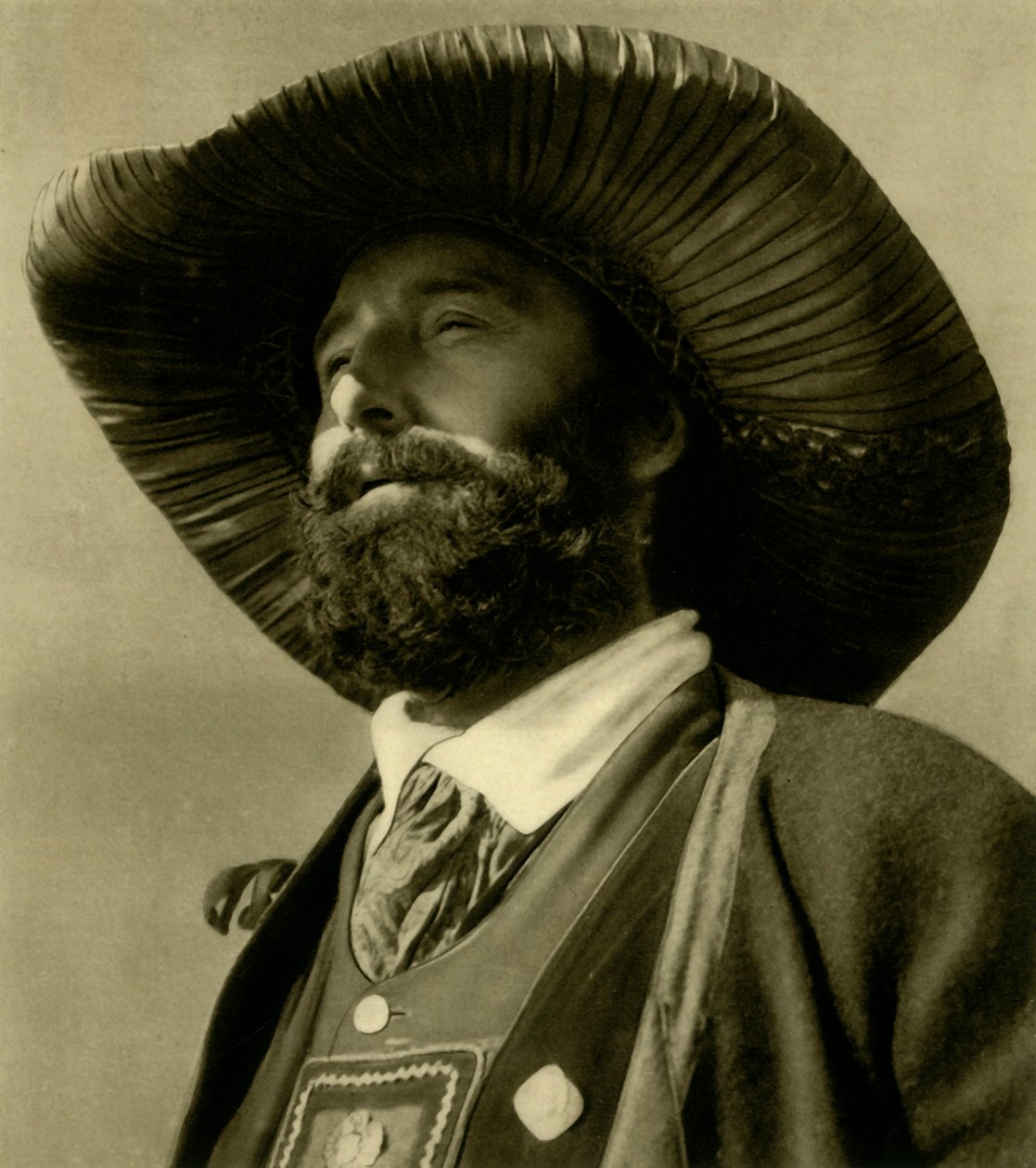 Mann in traditioneller Tracht, Tirol, Österreich, ca. 1935 von Unbekannt