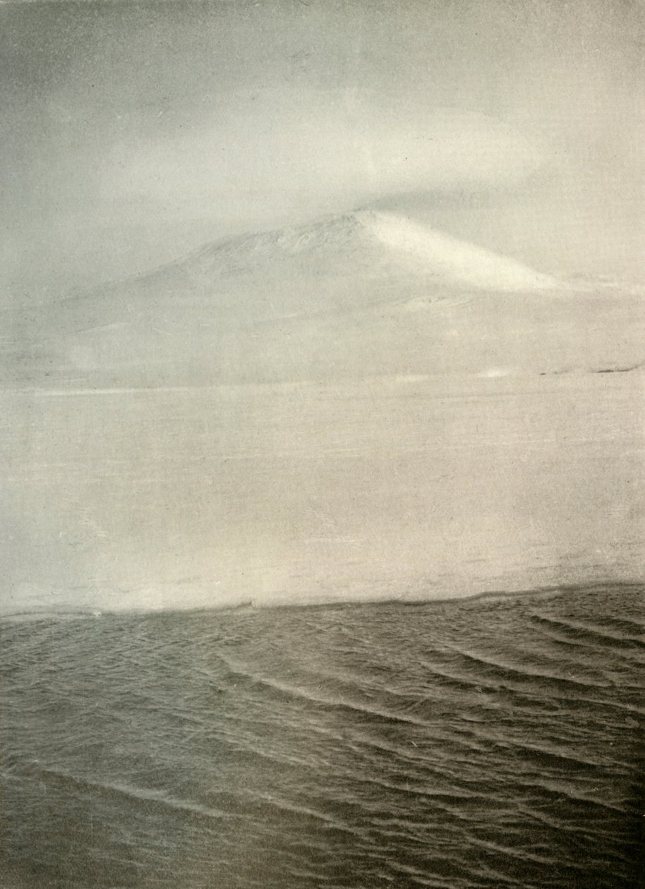 Mount Erebus vom Eisfuß, ca. 1908, 1909 von Unbekannt