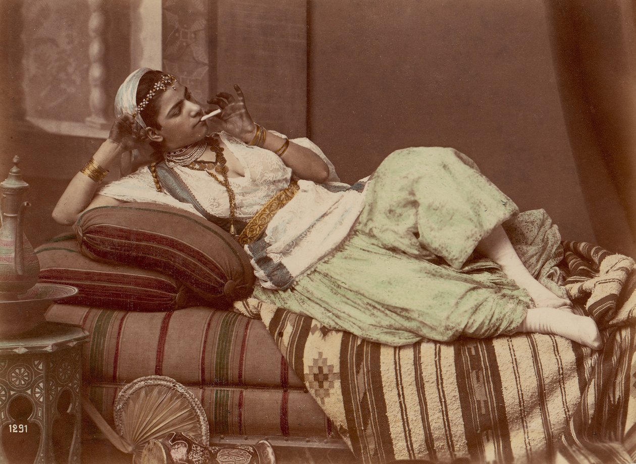 [Rauchende liegende Frau], 1870-90 von Unbekannt