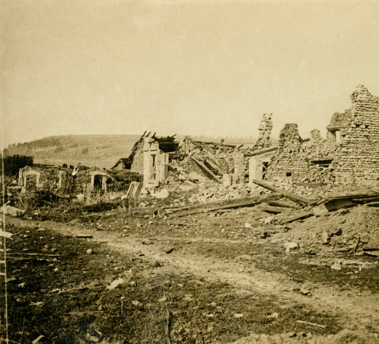 Ruinen von Les Éparges, Nordfrankreich, ca. 1914-ca. 1918 von Unbekannt