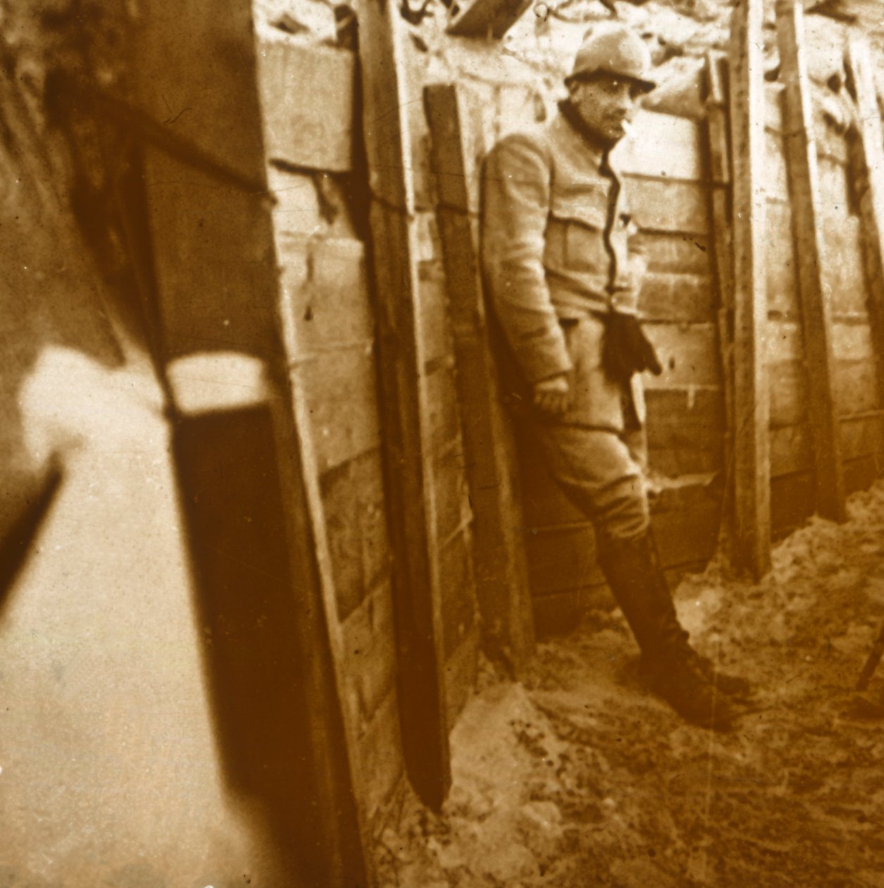 Soldat in den Schützengräben, ca. 1914-1918 von Unbekannt