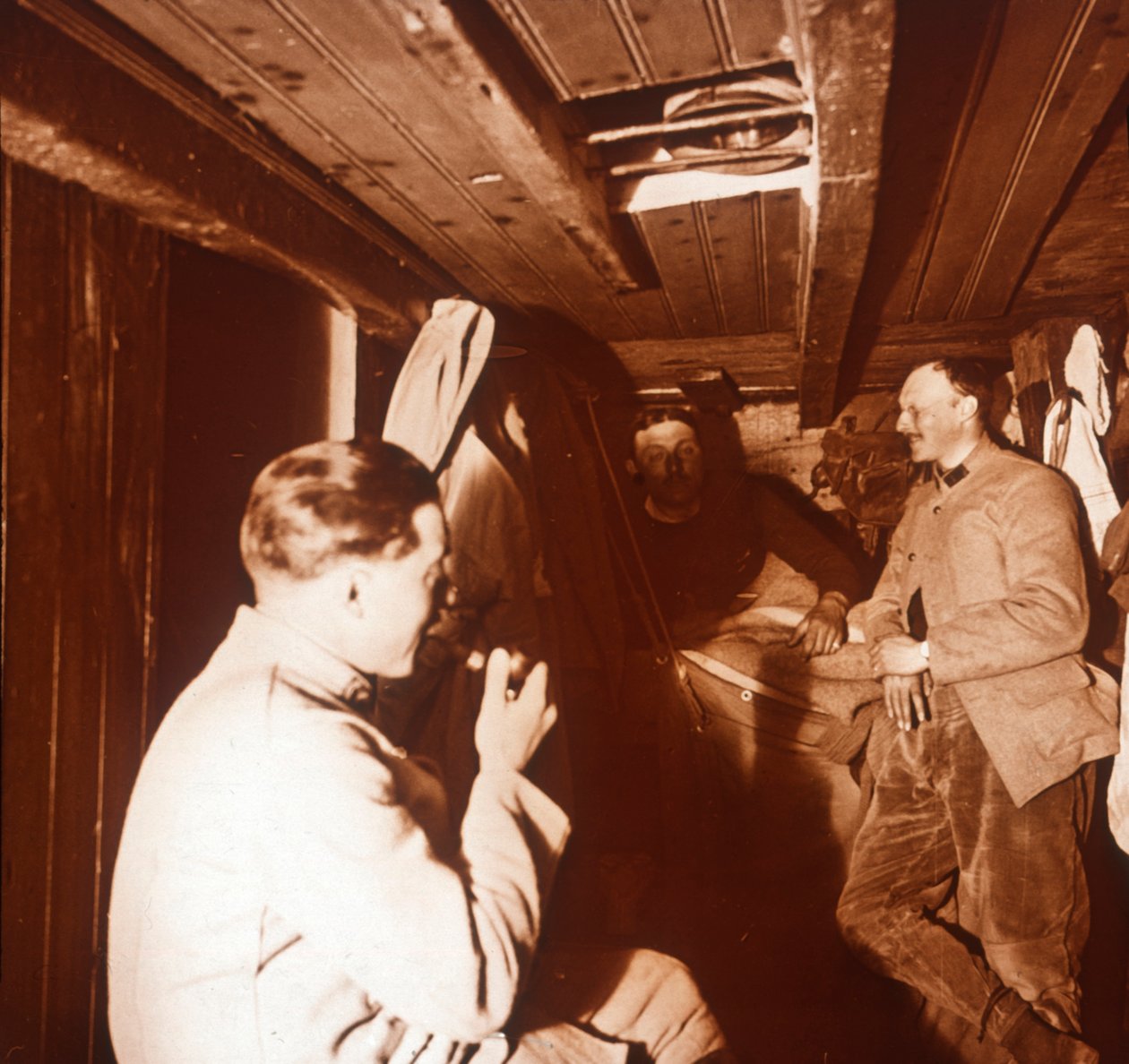 Soldaten in Schützengräben, Genicourt, Nordfrankreich, um 1914-1918 von Unbekannt