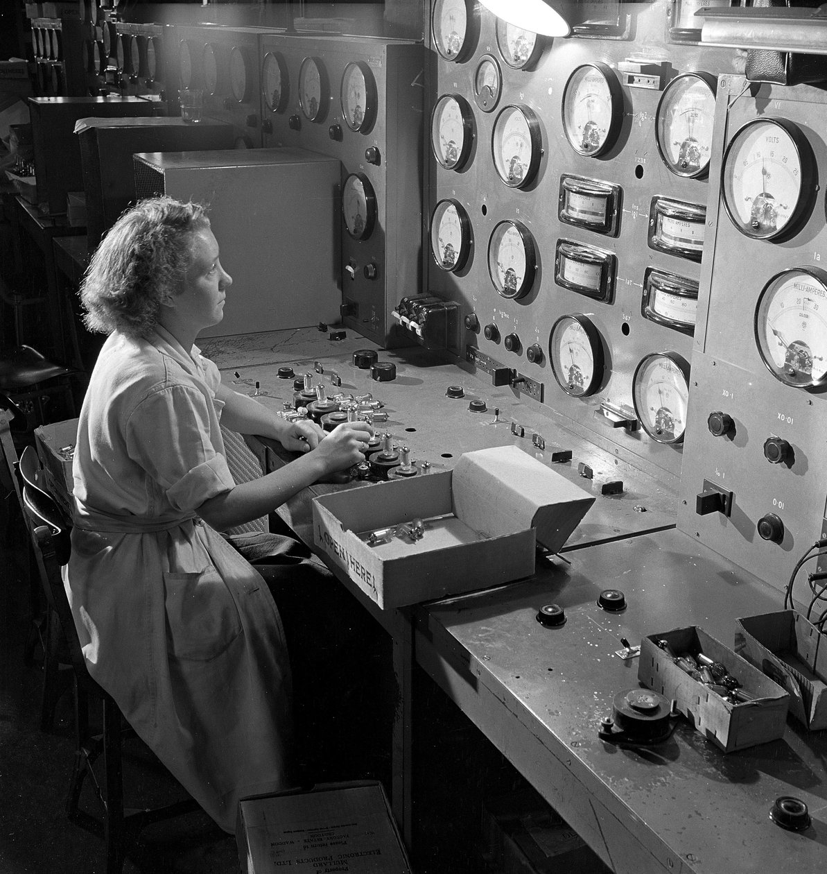 Testen von elektronischen Ventilen, Mitcham von Unbekannt
