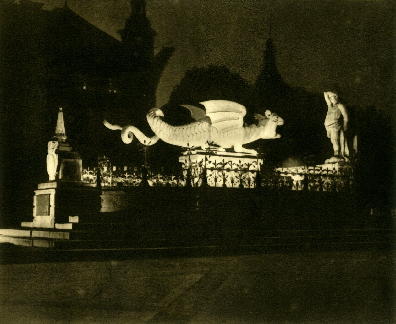 Der Lindwurmbrunnen, Klagenfurt, Österreich, um 1935 von Unbekannt