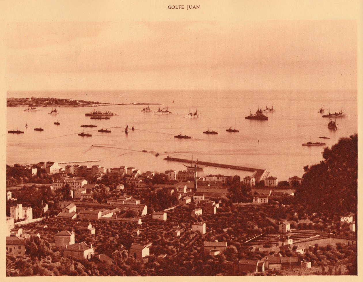 Das Geschwader in der Reede, Golfe-Juan, 1930 von Unbekannt
