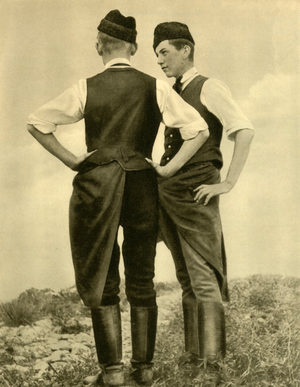 Junge Männer in traditioneller Tracht, Burgenland, Österreich, um 1935 von Unbekannt