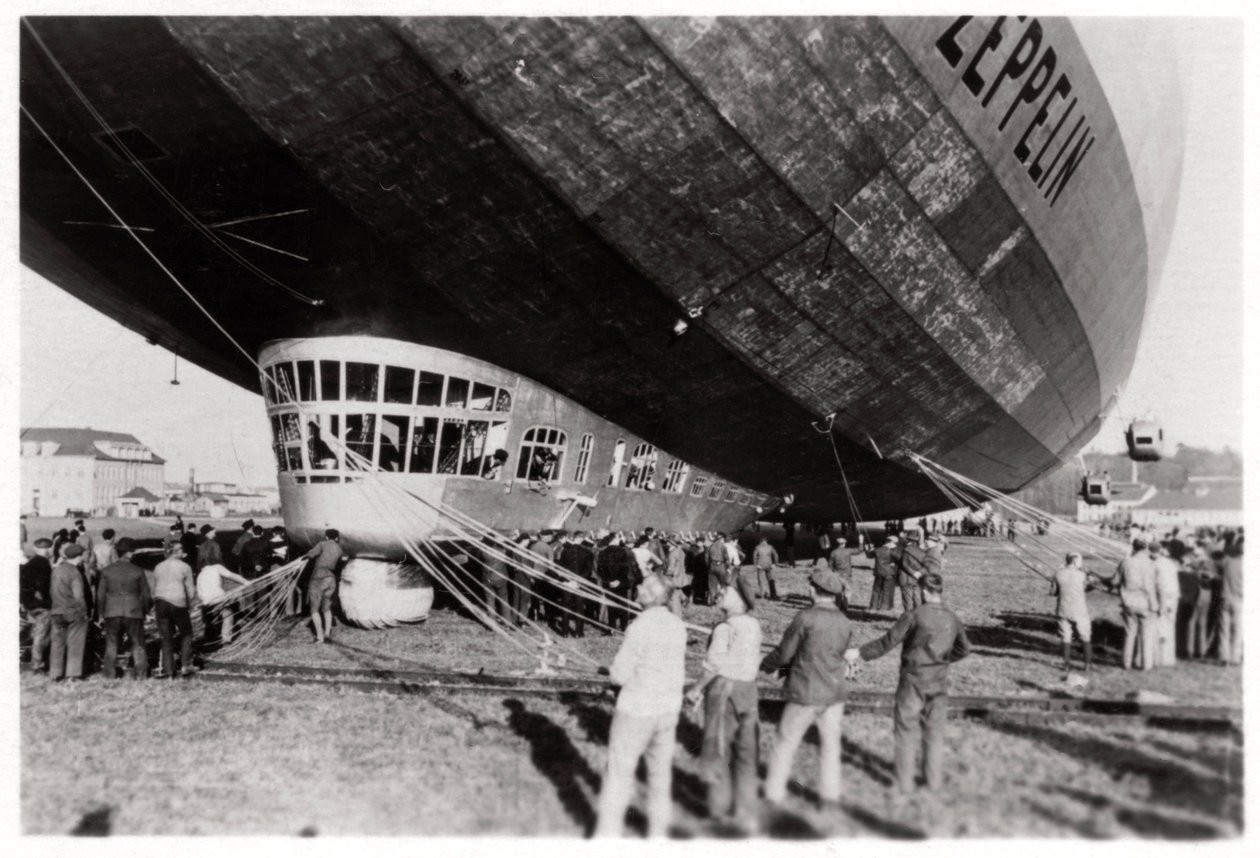 Zeppelin LZ 127 Graf Zeppelin nach der Landung von Unbekannt