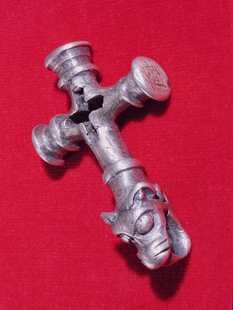 Wikinger-Amulett in Form eines Kreuzes mit Drachenkopfmuster von Unbekannt Unbekannt