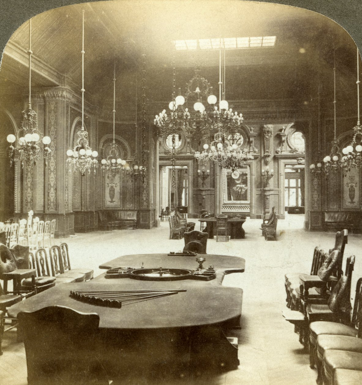 Roulette-Salon, Monte Carlo, Monaco von Underwood and Underwood