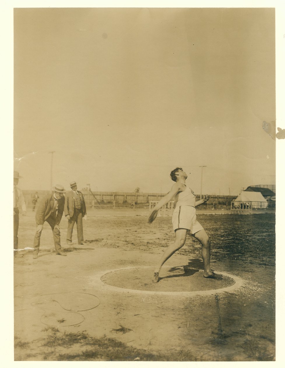 Ralph W. Rose, Chicago Athletic Association, beim Diskuswurf von Unknown