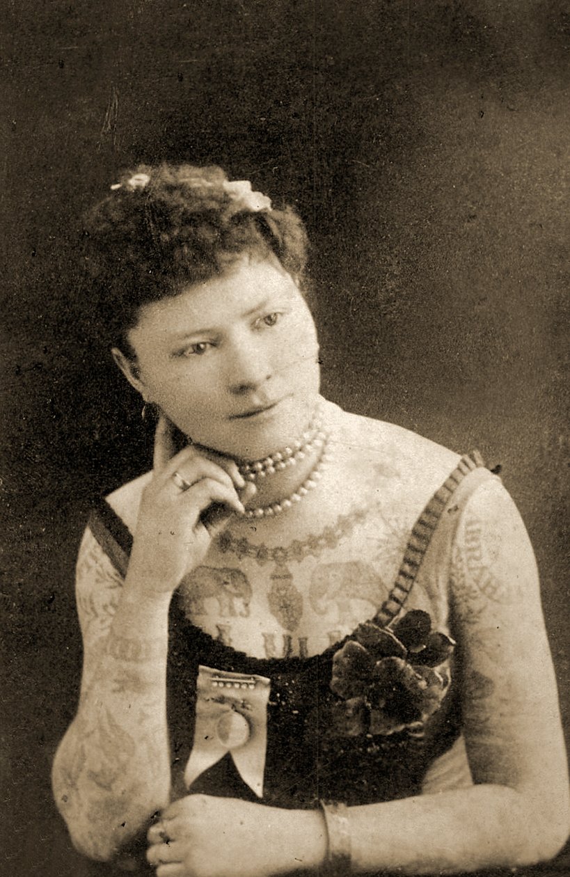Porträt einer tätowierten Frau, ca. 1905 von Unknown