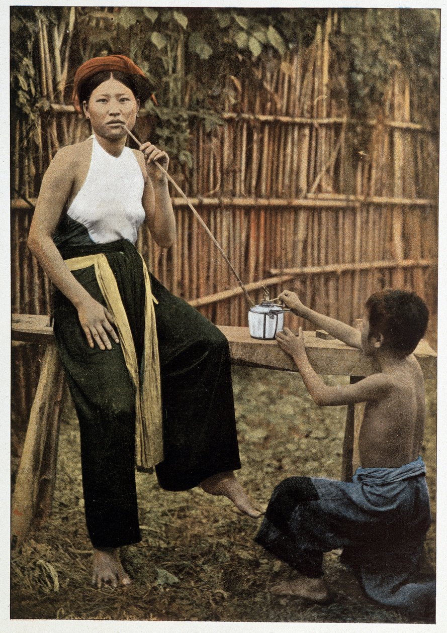 Asiatische Frau raucht Opium, um 1898 von Unknown artist