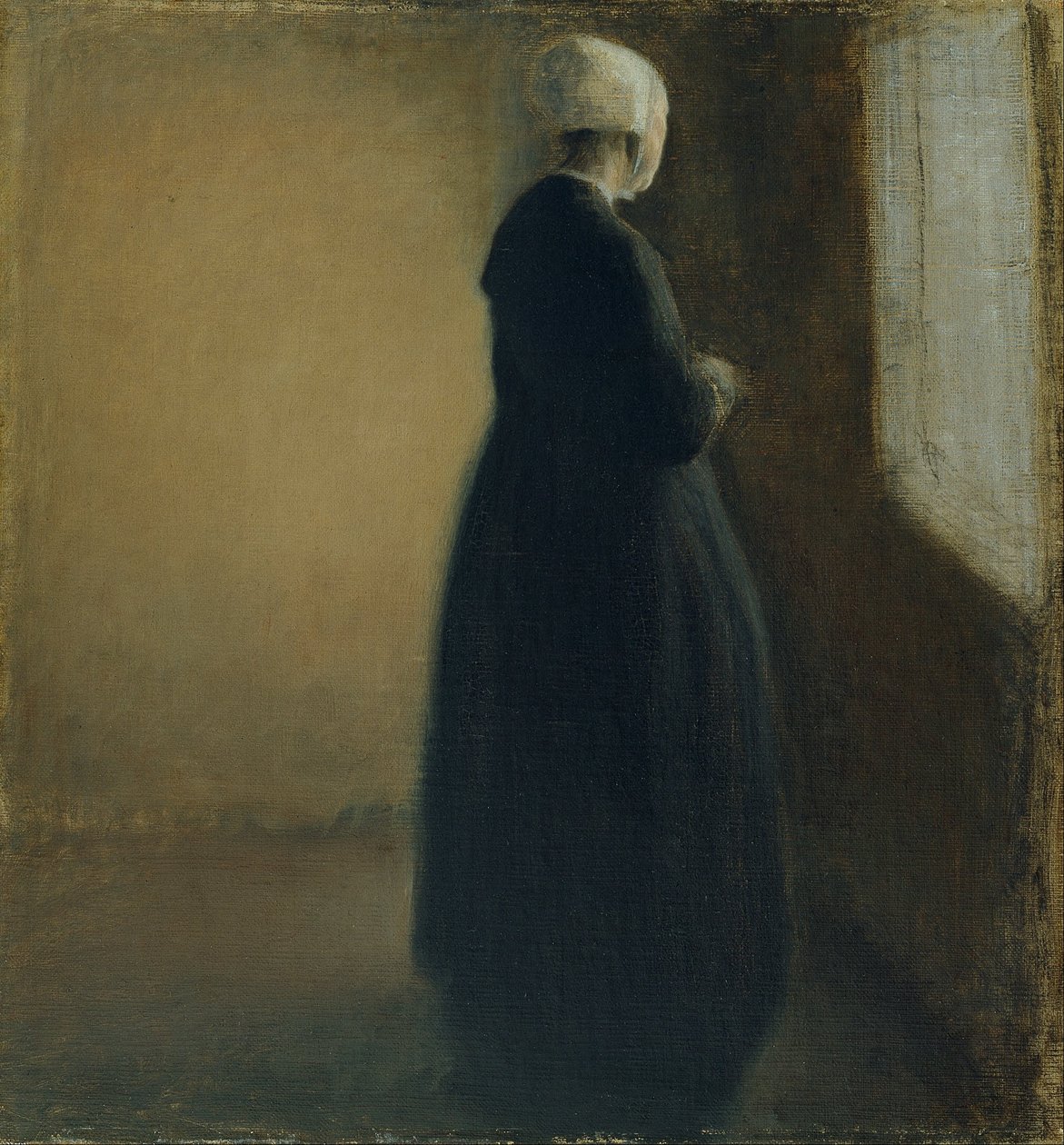 Eine alte Frau, die an einem Fenster steht von Vilhelm Hammershøi