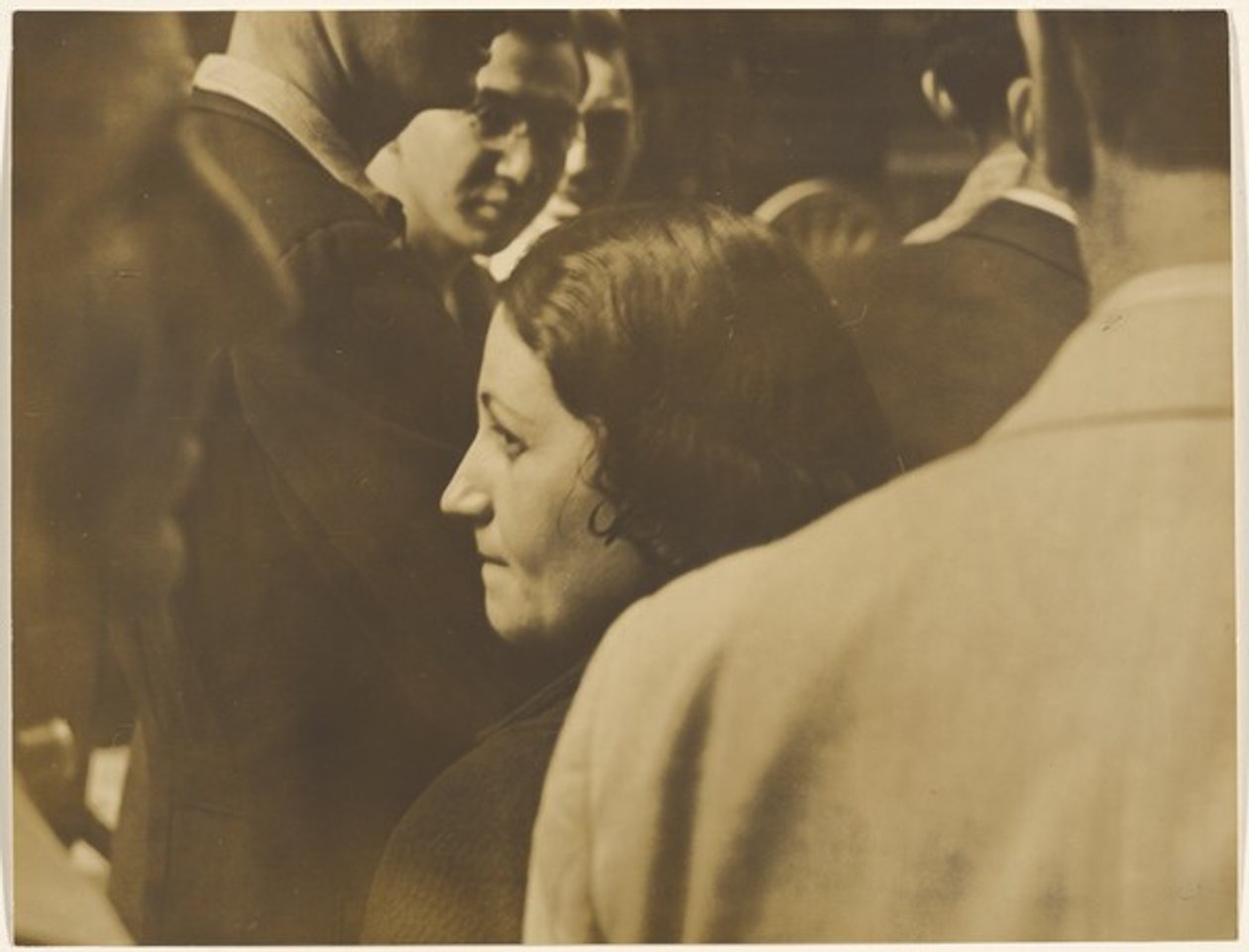 [Frau in einer Menschenmenge] von Yasuo Kuniyoshi