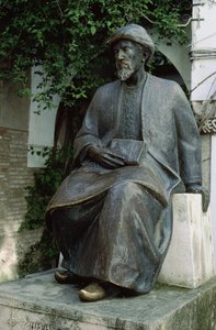 Statue von Moses Maimonides