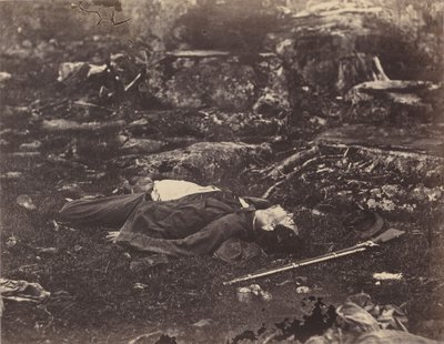 Der letzte Schlaf eines Scharfschützen, Gettysburg, Pennsylvania von Alexander Gardner