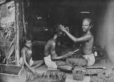 Eine Rasur in Ceylon, ca. 1890, 1910 von Alfred William Amandus Plate