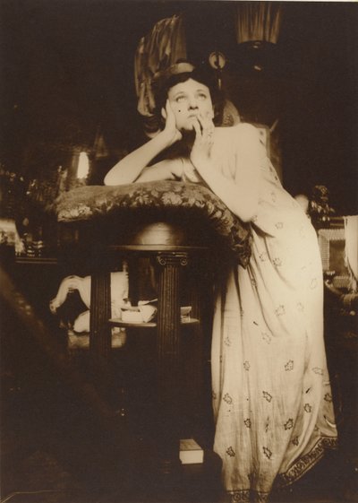 Weibliches Modell mit Tiara, Paris von Alphonse Maria Mucha