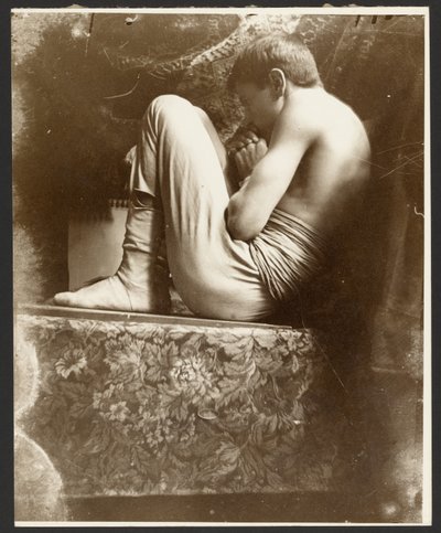 [Männliches Modell in Fötusstellung, Paris] von Alphonse Maria Mucha