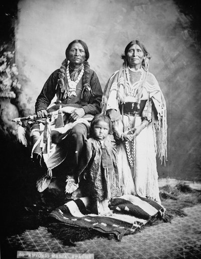 Apache-Häuptling Antonio Maria mit seiner Familie von American Photographer