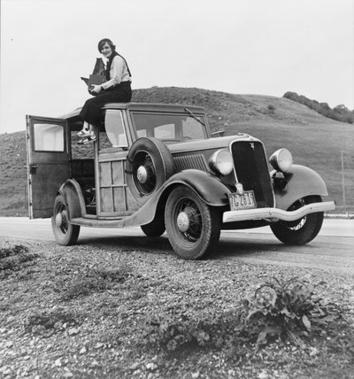 Dorothea Lange, Fotografin der Resettlement Administration, 1936 von American Photographer
