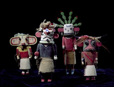 Vier Katchina-Puppen von American School