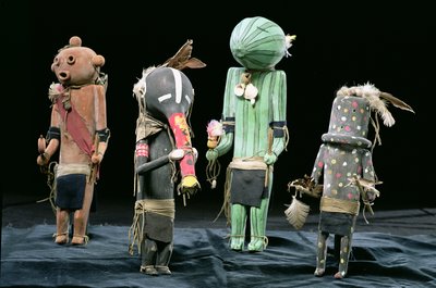 Vier Katchina-Puppen von American School