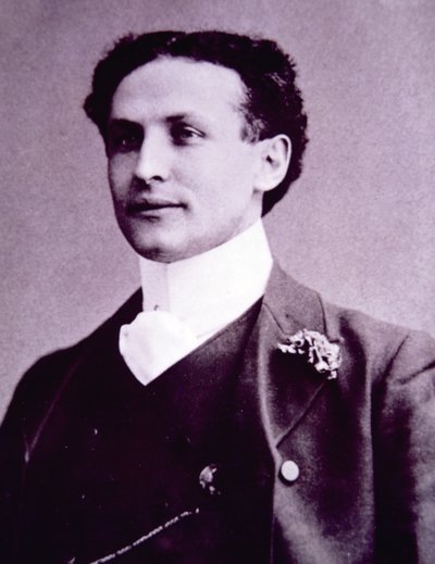 Harry Houdini von American School