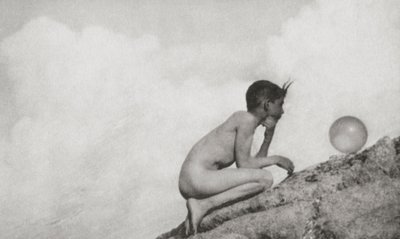 Der Wundersame Globus von Anne W. Brigman