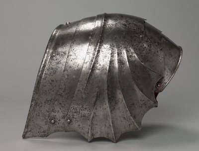 Gotische fächerförmige Schulterplatte, ca. 1485-1500 von Antonio Missaglia