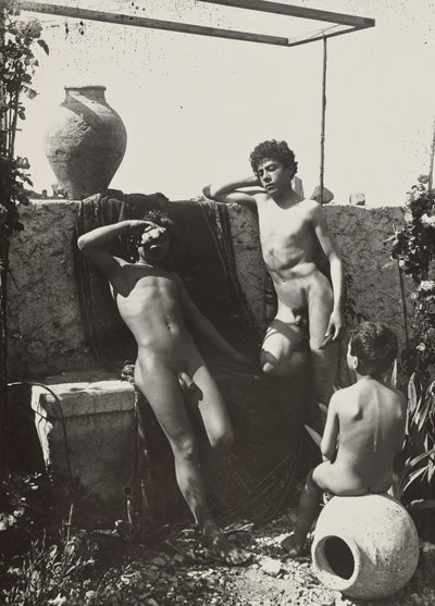 [Drei Jungen im Garten] von Baron Wilhelm von Gloeden