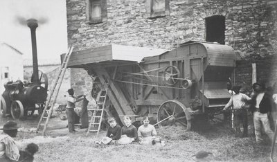 Dampfdreschmaschine, Mons, 1883 von Belgian Photographer