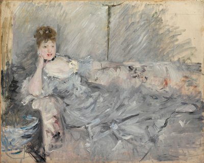 Frau in Grau liegend von Berthe Morisot
