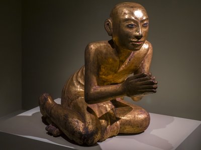 Mönch kniet im Gebet. Burma von Burmese School