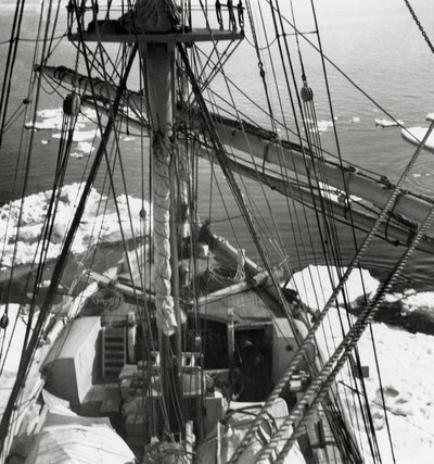 Schoner Stella Polare trifft auf erstes Eis von J.B. and Brown J. Rowbotham