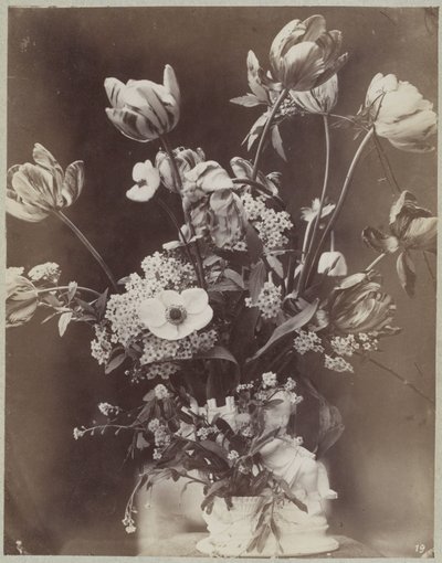 Blumenstudie in Vase mit Kinderfigur von Charles Aubry (manner of)