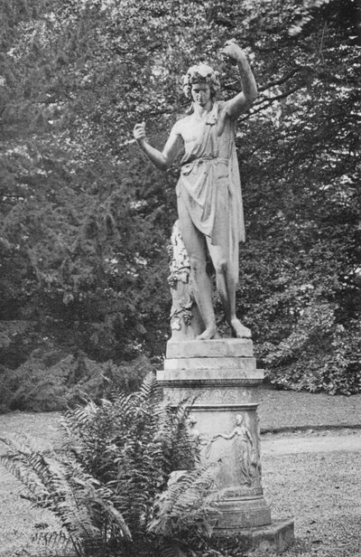 Ribston Hall: Eine Gartenstatue von Charles Latham