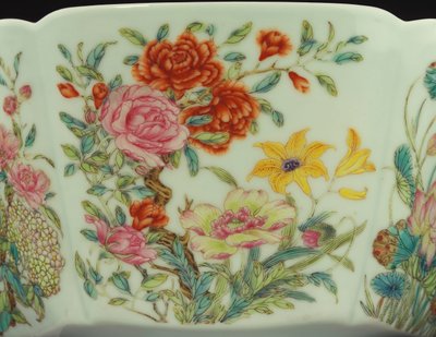 Rosen, Granatäpfel und gelbe Taglilien von Chinese School