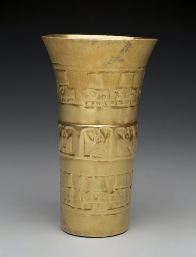 Becher: Vögel und Köpfe, 900-1100 (Gold) von Culture Sicán