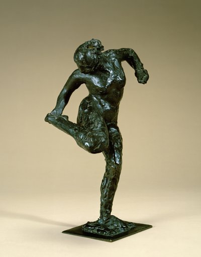 Tänzerin, die ihren Fuß hält, um 1900-10 von Edgar Degas