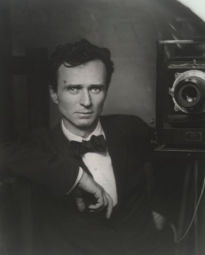 Selbstporträt mit Studiokamera von Edward Steichen
