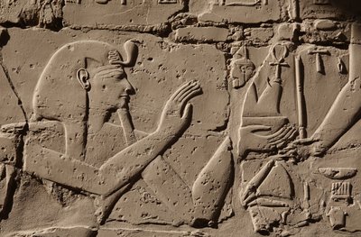 Pharao mit Kobra-Kopfschmuck, Karnak von Egyptian Egyptian