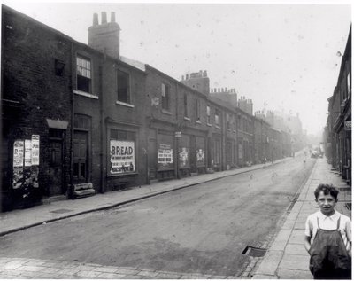 Byron Street, Leylands, Leeds, 14. August 1935 von English Photographer