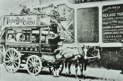 Pferdeomnibus mit Passagieren, 1899 von English Photographer