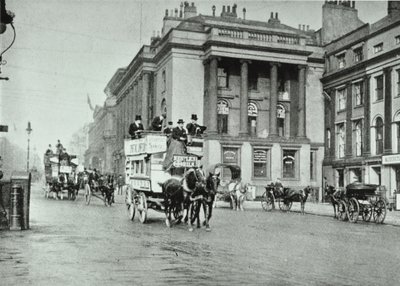 Pferdebusse in Waterloo Place, 1895 von English Photographer