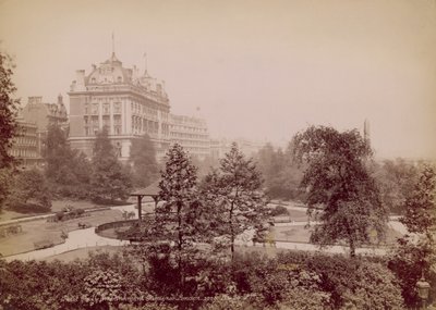 Hotel Cecil und die Embankment Gardens, London von English Photographer