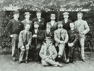 Rosendale Road School: Gruppen von Lehrern, 1897 von English Photographer