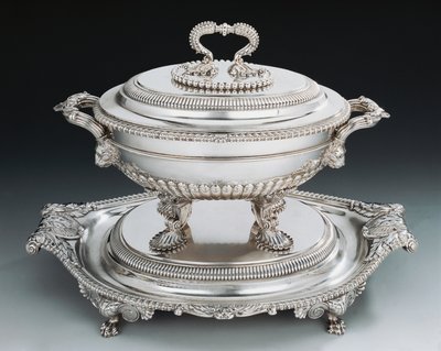 Silberne Terrine im George-III-Stil mit Tablett von English School